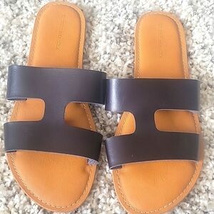 Amazon essentials black sandals, Size 9